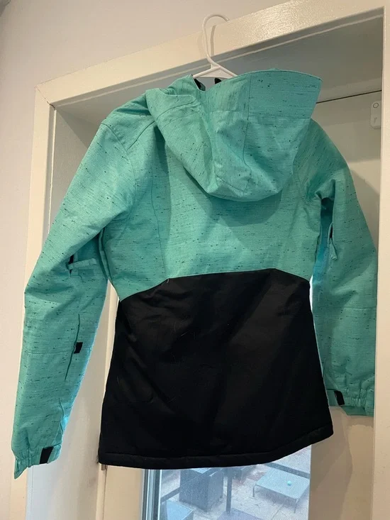 686 Women’s Ski Jacket - Picture 2 of 3